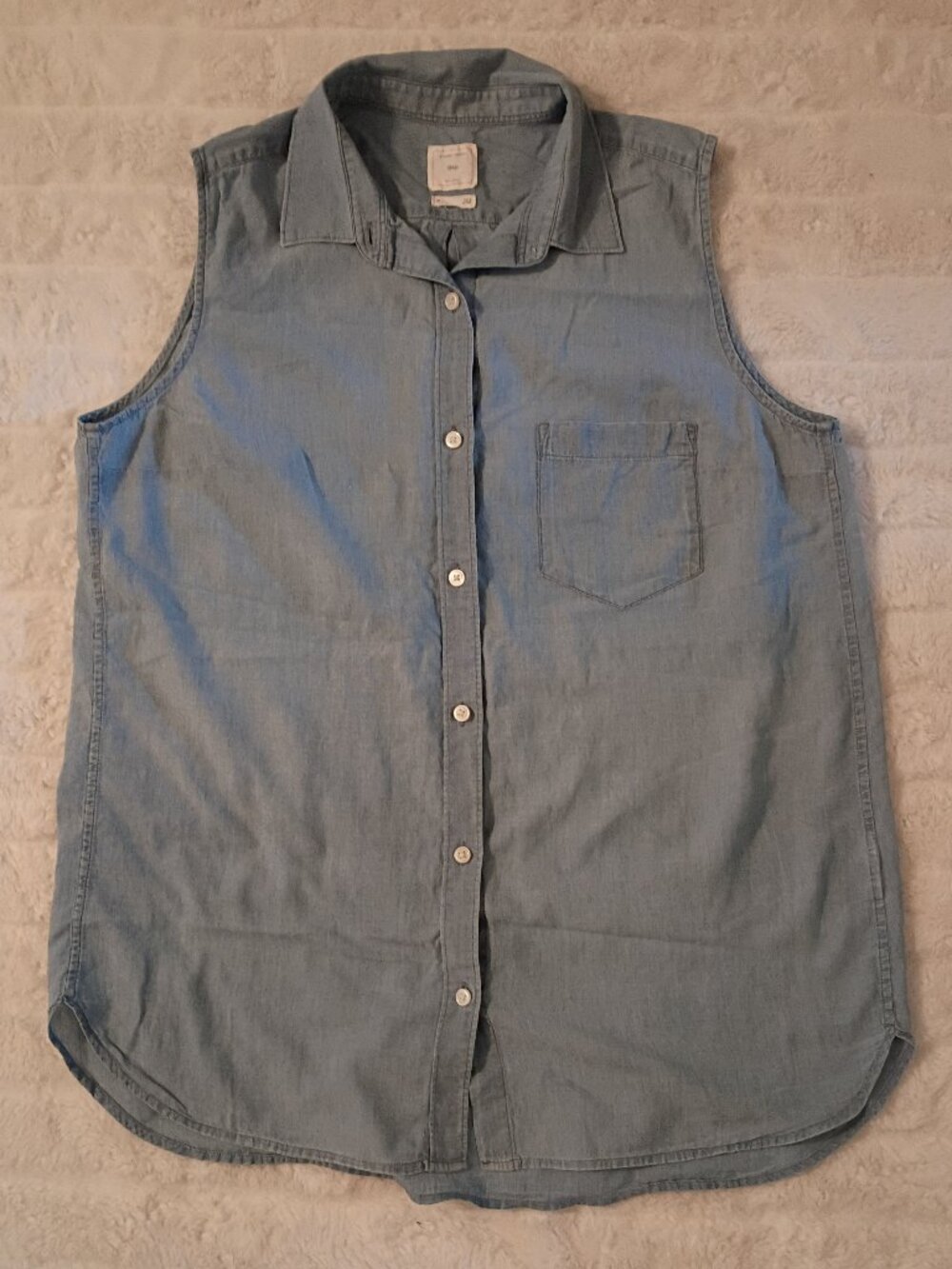 GAP Button Up Top - Picture 2 of 3